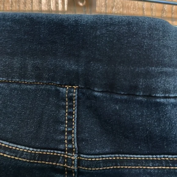 Beautiful NINE WEST pull on jeans - Picture 9 of 9